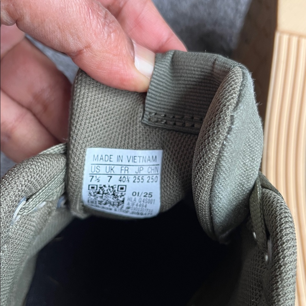 With Box - adidas Olive Green Sneakers with Black Stripes and Gum Sole. Sz 7.5 - Picture 4 of 6